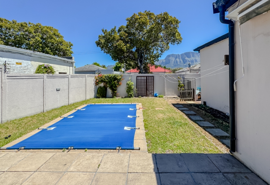 2 Bedroom Property for Sale in Claremont Village Western Cape